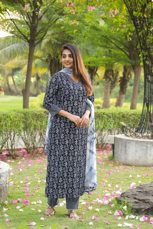 VIDHYA_BLUE_KURTA_WITH_PANT___DUPATTA__O7FVR5E2TS_2024-08-13_1